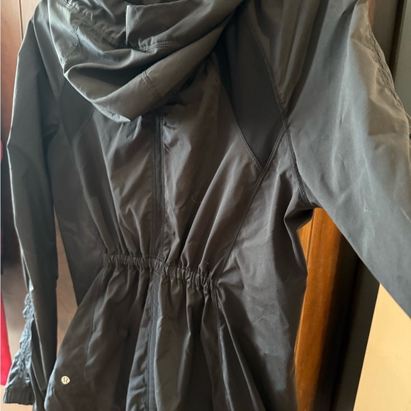 lululemon athletica Women’s black lightweight jacket as. 8 - Picture 7 of 10